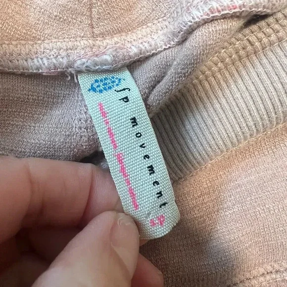 FREE PEOPLE MOVEMENT Ziggy Leggings in Cameo Dust size XS - Picture 10 of 10